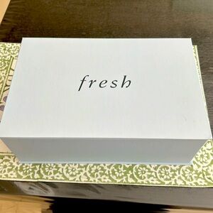 Fresh keepsake box.  Large size.